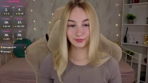 Snapshot of shy__polly chatting on July 23, 12:13 am Polly online show from July 23, 12:13 am