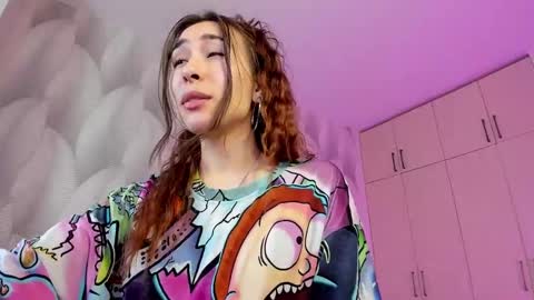 Snapshot of shy_bambiii chatting on December 11, 5:10 am Mika online show from December 11, 5:10 am