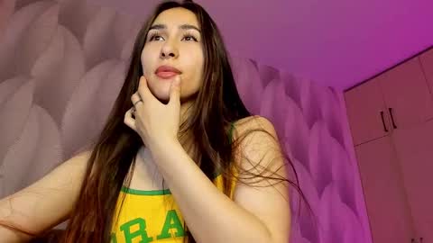 Snapshot of shy_bambiii chatting on January 21, 2:11 am Mika online show from January 21, 2:11 am