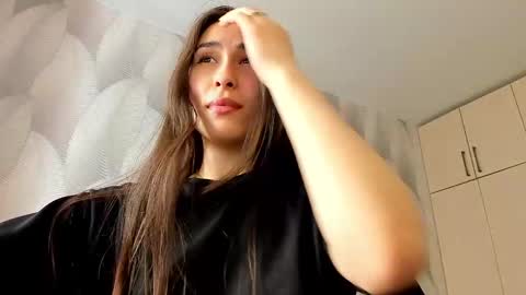 Snapshot of shy_bambiii chatting on March 4, 6:15 am Mika online show from March 4, 6:15 am