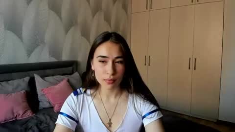 Snapshot of shy_bambiii chatting on June 16, 8:39 am Mika online show from June 16, 8:39 am