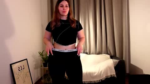 Snapshot of shy_nerd_babyy chatting on February 9, 5:29 am shy_nerd_babyy online show from February 9, 5:29 am