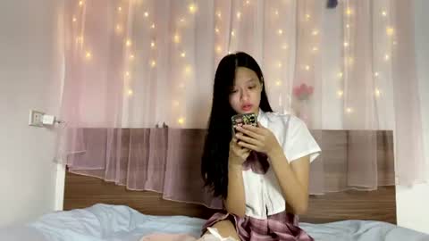 Snapshot of shy_pink_doll chatting on June 18, 4:11 pm shy_pink_doll online show from June 18, 4:11 pm