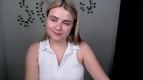 shy_sabrina_ online show from July 2, 12:55 pm