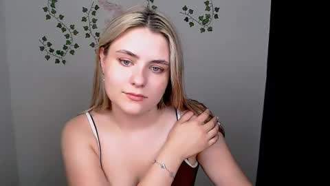 shy_sabrina_ online show from July 13, 12:08 pm