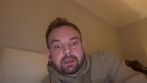 Snapshot of shyb35 chatting on December 4, 10:41 pm shyb35 online show from December 4, 10:41 pm