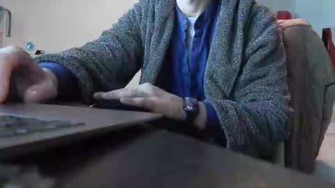 Snapshot of shyboy0533 chatting on October 27, 7:40 pm shyboy0533 online show from October 27, 7:40 pm