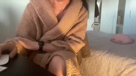 Snapshot of shyboy0533 chatting on October 30, 7:21 am shyboy0533 online show from October 30, 7:21 am