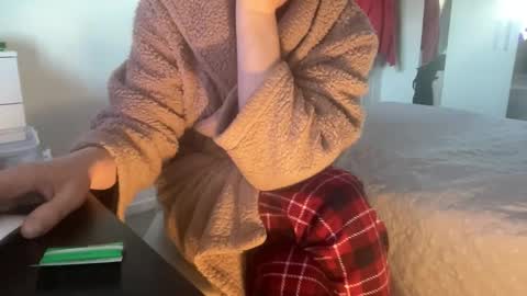 Snapshot of shyboy0533 chatting on November 1, 7:54 am shyboy0533 online show from November 1, 7:54 am