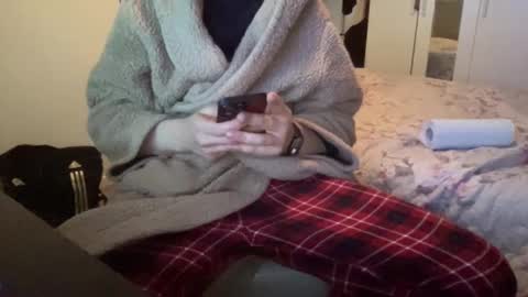 Snapshot of shyboy0533 chatting on November 9, 7:01 pm shyboy0533 online show from November 9, 7:01 pm