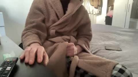 Snapshot of shyboy0533 chatting on December 19, 9:05 am shyboy0533 online show from December 19, 9:05 am