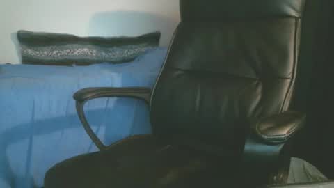shyboyhugecum2020 online show from May 6, 2:40 am