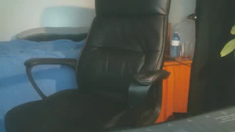 shyboyhugecum2020 online show from May 11, 3:01 am