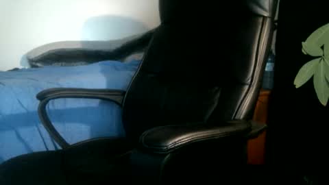 shyboyhugecum2020 online show from May 12, 2:52 am