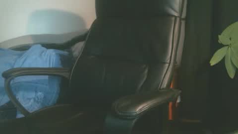 shyboyhugecum2020 online show from May 13, 3:04 am