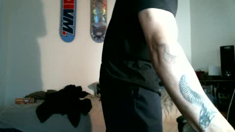 shyboyhugecum2020 online show from June 18, 3:51 am