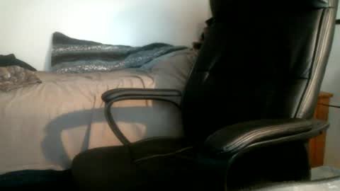 shyboyhugecum2020 online show from June 26, 3:22 am