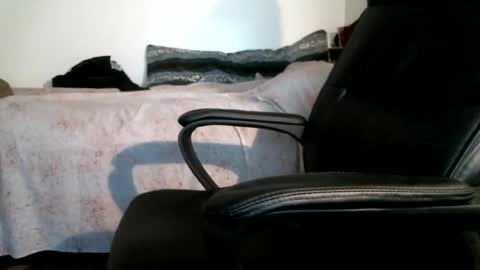 shyboyhugecum2020 online show from July 27, 12:06 am