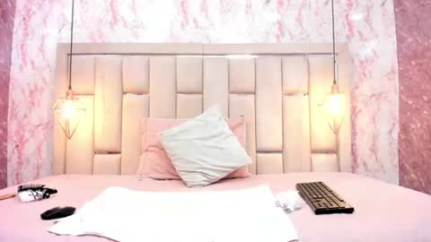 ELENA  online show from August 6, 7:27 pm
