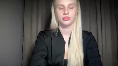 Snapshot of shyfox02 chatting on March 26, 6:02 pm Shy Fox online show from March 26, 6:02 pm