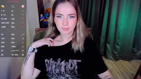 Snapshot of shyfoxxxy chatting on September 30, 6:51 am Effie online show from September 30, 6:51 am