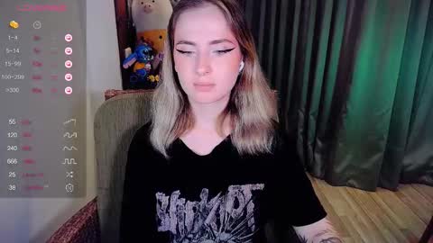 Snapshot of shyfoxxxy chatting on October 3, 5:04 am Effie online show from October 3, 5:04 am