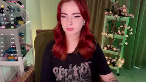 Snapshot of shyfoxxxy chatting on June 24, 10:14 am Effie online show from June 24, 10:14 am