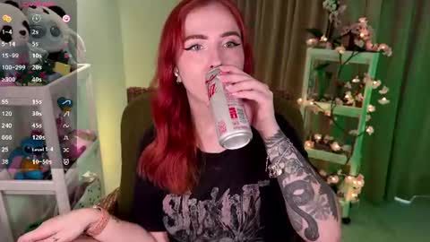 Snapshot of shyfoxxxy chatting on June 27, 8:30 am Effie online show from June 27, 8:30 am