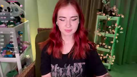 Snapshot of shyfoxxxy chatting on June 27, 12:55 pm Effie online show from June 27, 12:55 pm