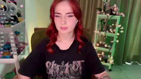 Snapshot of shyfoxxxy chatting on June 29, 6:41 am Effie online show from June 29, 6:41 am