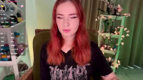 Snapshot of shyfoxxxy chatting on July 18, 6:39 am Effie online show from July 18, 6:39 am
