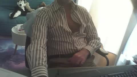 Snapshot of shyfrenchcock chatting on October 27, 2:43 pm shyfrenchcock online show from October 27, 2:43 pm