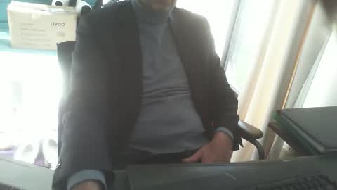 Snapshot of shyfrenchcock chatting on January 8, 10:17 am shyfrenchcock online show from January 8, 10:17 am