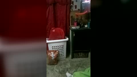 Snapshot of shylom28193 chatting on July 20, 7:44 am shylom28193 online show from July 20, 7:44 am