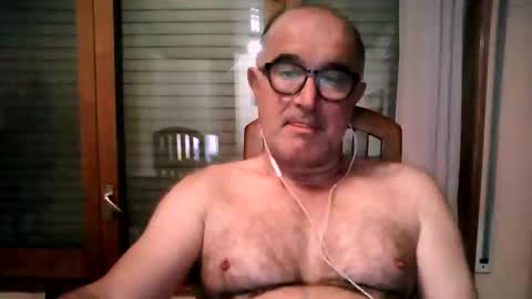 Snapshot of shymmy10 chatting on June 6, 2:49 am shymmy10 online show from June 6, 2:49 am