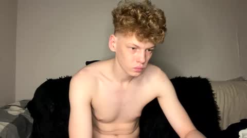 Snapshot of shyredstar chatting on December 24, 12:11 pm Tom and Betty online show from December 24, 12:11 pm