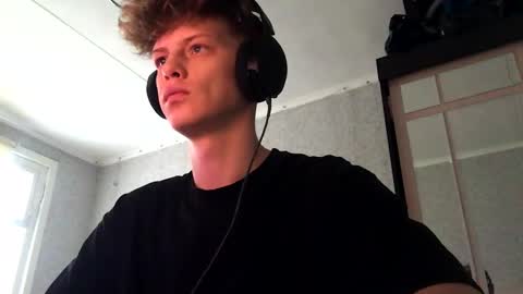 Snapshot of shyredstar chatting on February 6, 4:31 am Tom and Betty online show from February 6, 4:31 am