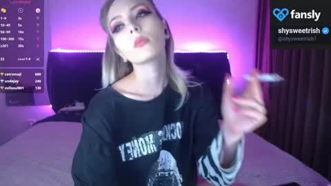 Snapshot of shysweetrish chatting on February 16, 4:42 am shysweetrish online show from February 16, 4:42 am