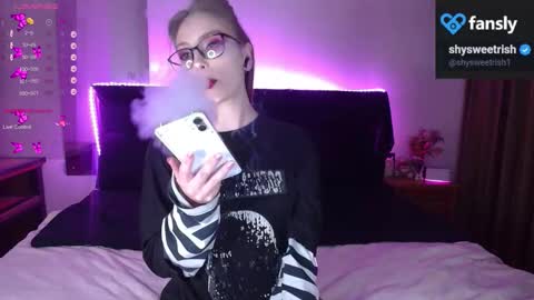 Snapshot of shysweetrish chatting on September 13, 3:50 am shysweetrish online show from September 13, 3:50 am