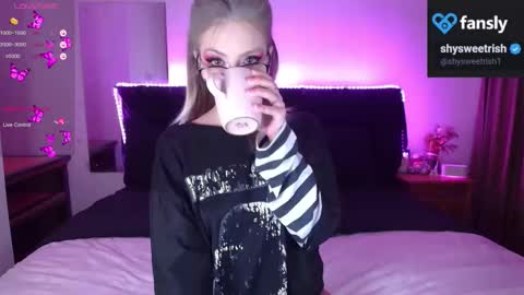 Snapshot of shysweetrish chatting on September 20, 4:13 am shysweetrish online show from September 20, 4:13 am