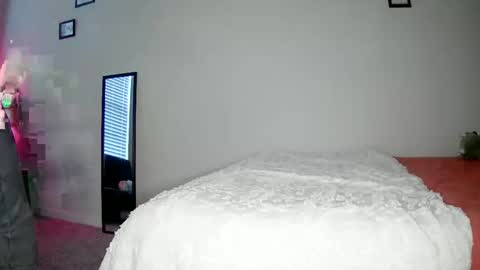 shypetitebaby online show from April 27, 4:27 pm