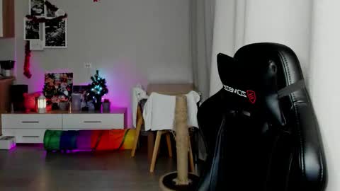 SIA online show from January 12, 2:28 am