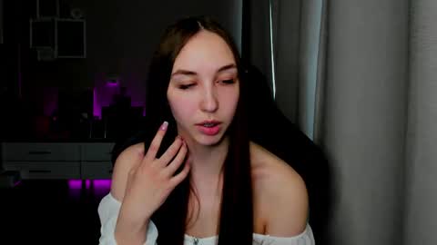SIA online show from May 18, 4:07 am