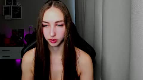 SIA online show from June 19, 3:11 am