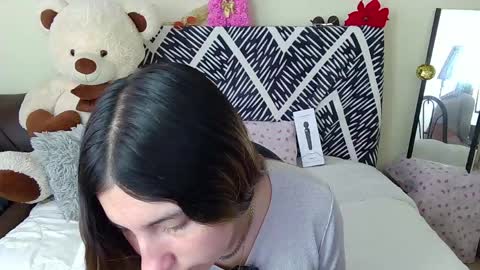 Snapshot of sia_jones chatting on April 13, 12:32 pm Sia online show from April 13, 12:32 pm