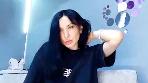 Snapshot of siaconna chatting on June 11, 9:51 am Siaconna online show from June 11, 9:51 am