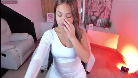 siafoxx_ online show from March 4, 4:40 am