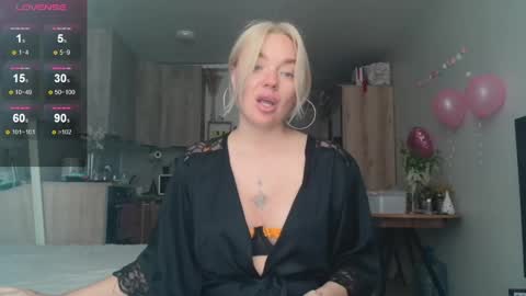 Snapshot of siberian_girl_ chatting on May 17, 9:17 am Eva online show from May 17, 9:17 am