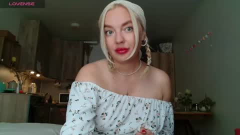 Snapshot of siberian_girl_ chatting on July 9, 4:49 am Eva online show from July 9, 4:49 am