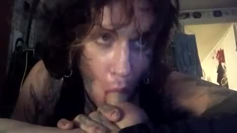 Snapshot of sickntwisted686 chatting on July 20, 8:06 am HungGirl online show from July 20, 8:06 am